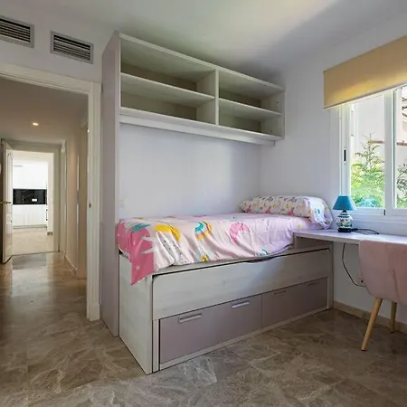 Puerto Banus Chic Spacious Modern 3 Bedrooms 2 Bathrooms Golf Pool Apartment *
