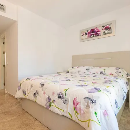 Puerto Banus Chic Spacious Modern 3 Bedrooms 2 Bathrooms Golf Pool Apartment