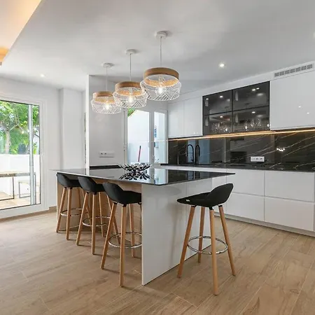 Puerto Banus Chic Spacious Modern 3 Bedrooms 2 Bathrooms Golf Pool Apartment