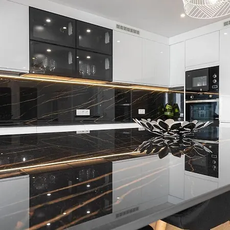 Puerto Banus Chic Spacious Modern 3 Bedrooms 2 Bathrooms Golf Pool Apartment Marbella