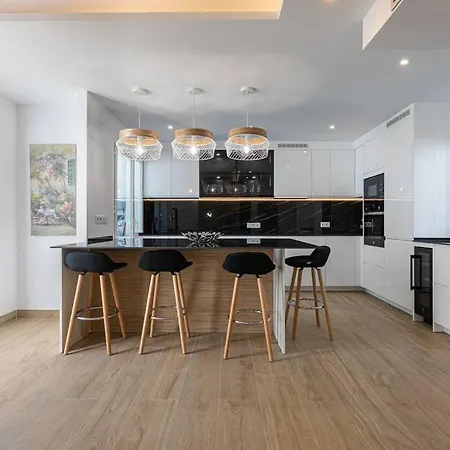 Puerto Banus Chic Spacious Modern 3 Bedrooms 2 Bathrooms Golf Pool *