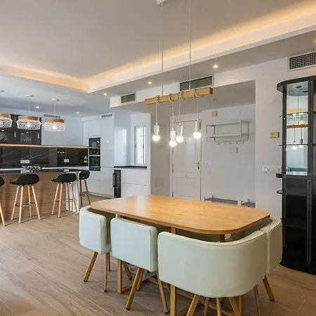 Puerto Banus Chic Spacious Modern 3 Bedrooms 2 Bathrooms Golf Pool