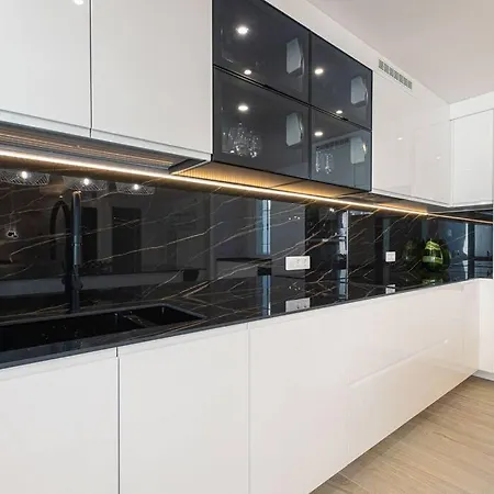 Puerto Banus Chic Spacious Modern 3 Bedrooms 2 Bathrooms Golf Pool Marbella